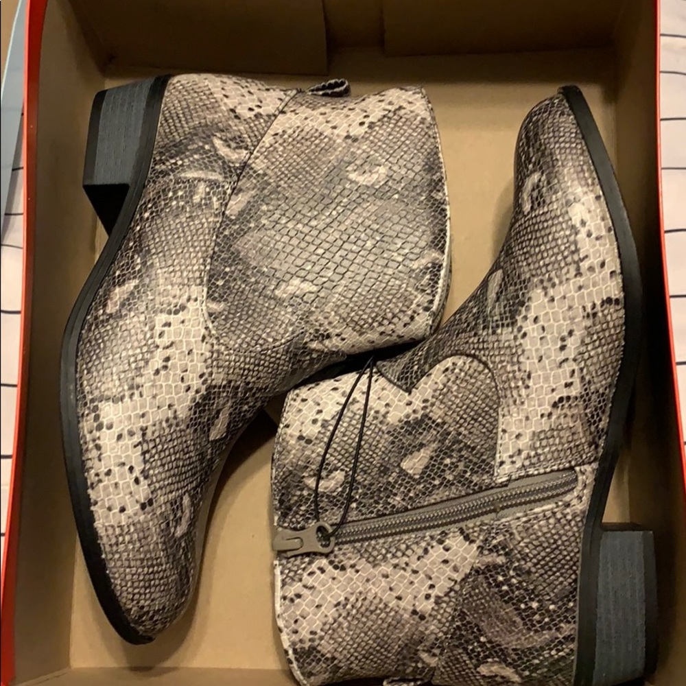 Girls Graciela Snake Print Western Ankle Boots